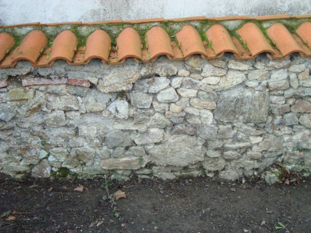 Restauration d'un mur avec dessus en tuiles sur Mauleon 79 bocapaysage  | Restauration d'un mur avec dessus en tuiles sur Mauléon 79 bocapaysage 