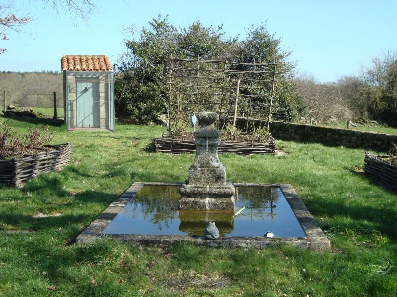 Fontaine dans 1 jardin à St Malo du bois 85 Bocapaysage  | Fontaine dans 1 jardin à St Malo du Bois 85 Bocapaysage 